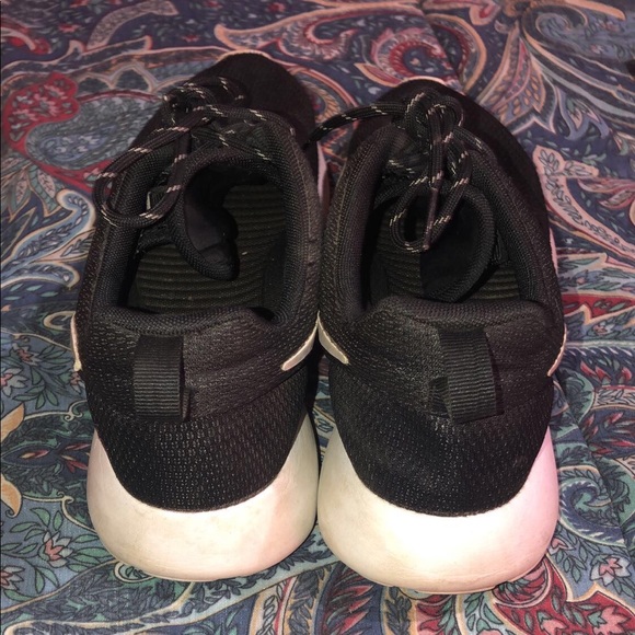 Nike Roshes - Picture 3 of 3